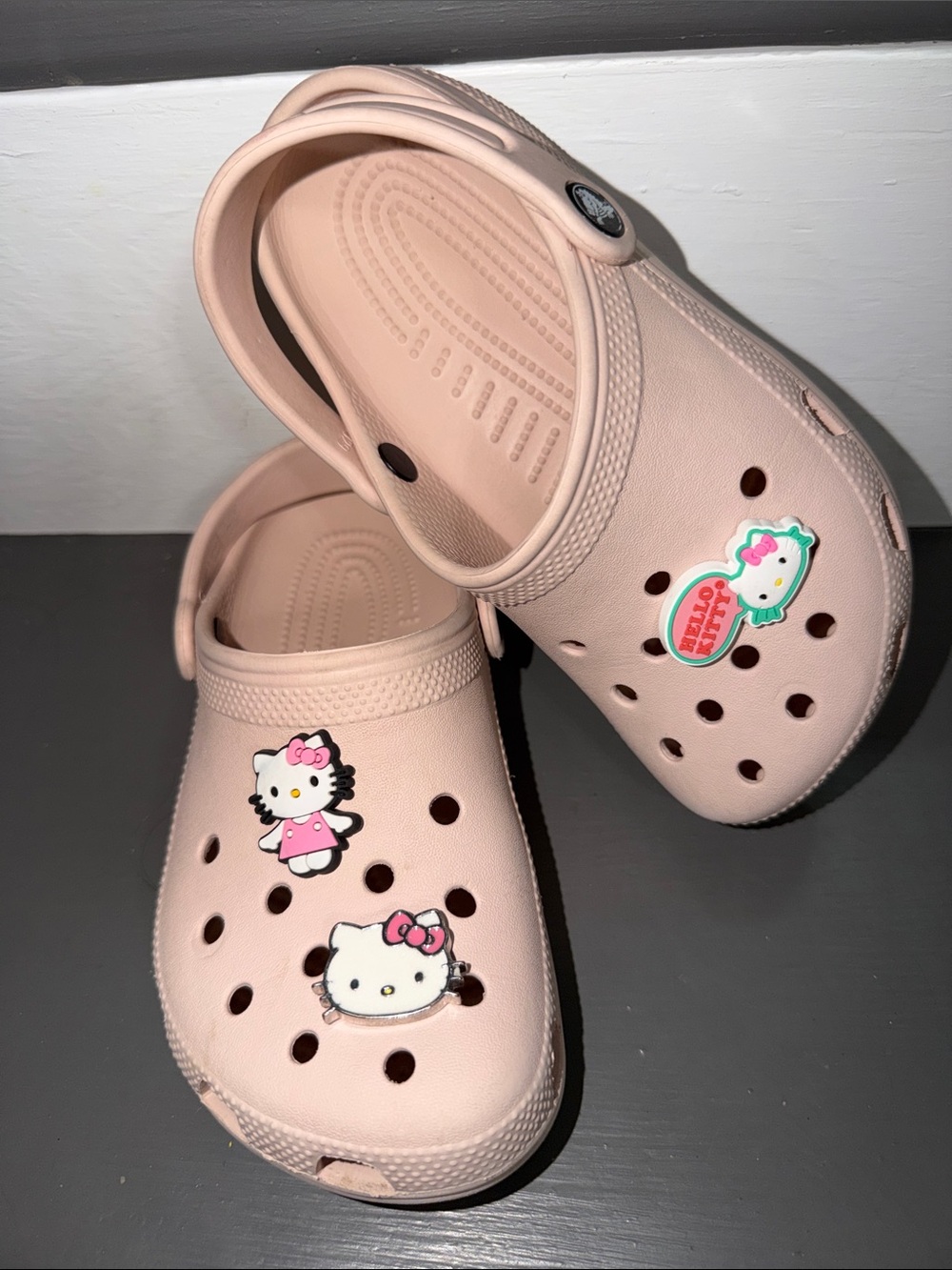 Kids Pink crocks  Slip-On Clog Shoes with Hello Kitty Charms Sz J1